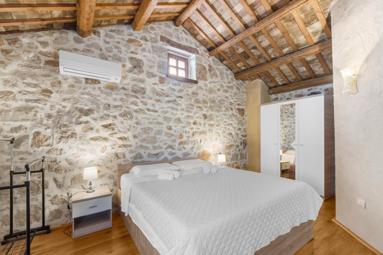 Villa Antonci-18, Pool, 3 Houses, Jacuzzi, Private Territory Antonci  Buitenkant foto