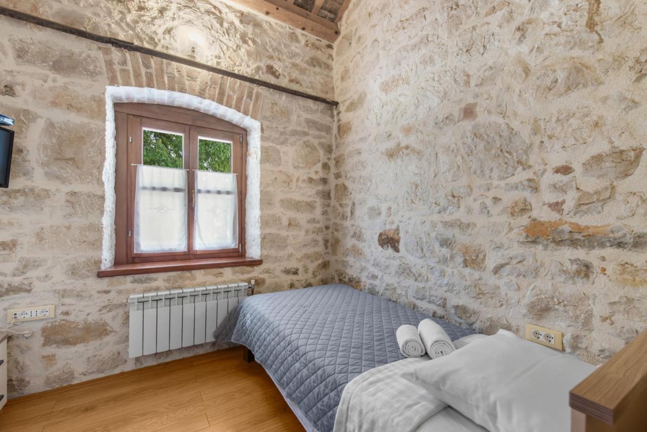 Villa Antonci-18, Pool, 3 Houses, Jacuzzi, Private Territory Antonci  Buitenkant foto