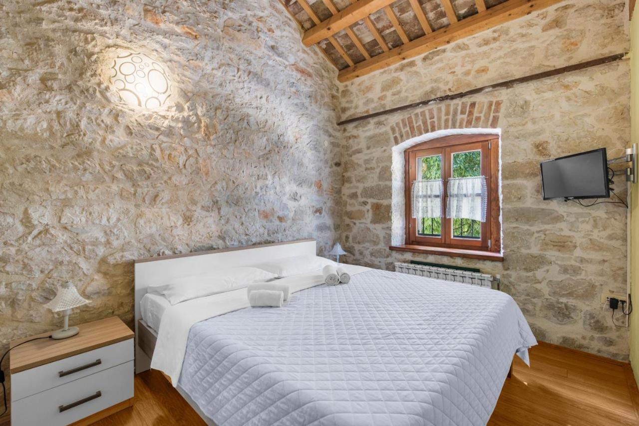Villa Antonci-18, Pool, 3 Houses, Jacuzzi, Private Territory Antonci  Buitenkant foto