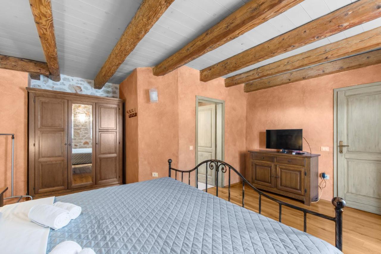 Villa Antonci-18, Pool, 3 Houses, Jacuzzi, Private Territory Antonci  Buitenkant foto